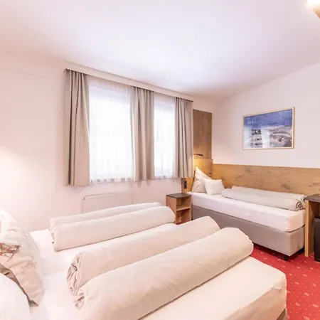 Arlen Lodge Hotel-Garni-2