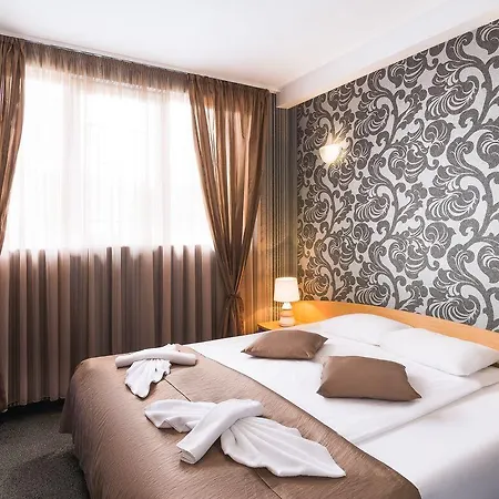 Hotel Central Point-3