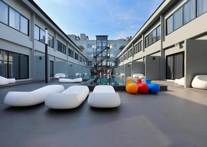 S Ratchada Leisure Hotel