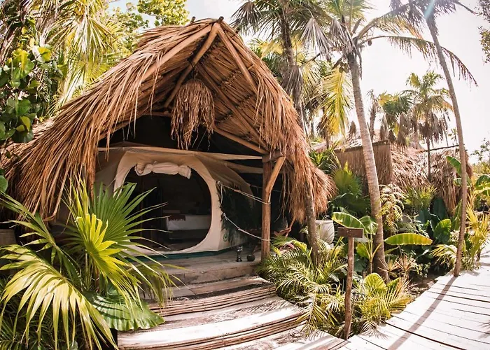 Hotel cerca del colegio: Uman Glamping & Cenote Tulum