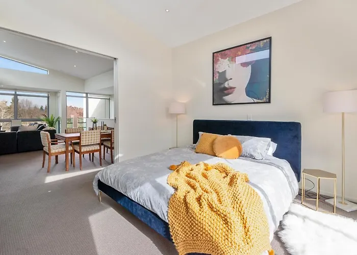 Villa: Riverside Villa - Taupo Holiday Home