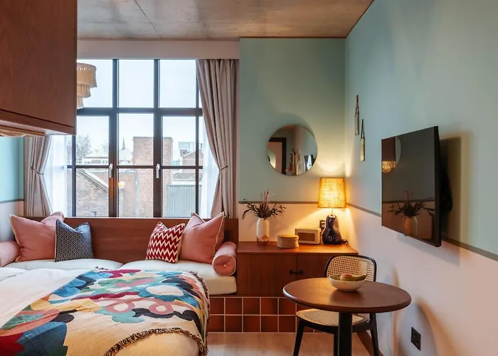 Room2 Chiswick Hometel