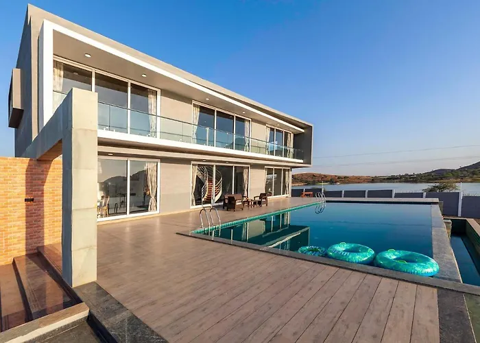 Stayvista'S Bellisimo Panorama - Lakeside Oasis With Infinity Pool, Modern Interiors, Open-To-Sky Bathtub, And Lush Green Lawn