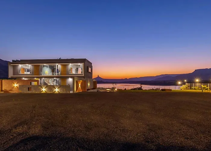 Stayvista'S Bellisimo Panorama - Lakeside Oasis With Infinity Pool, Modern Interiors, Open-To-Sky Bathtub, And Lush Green Lawn