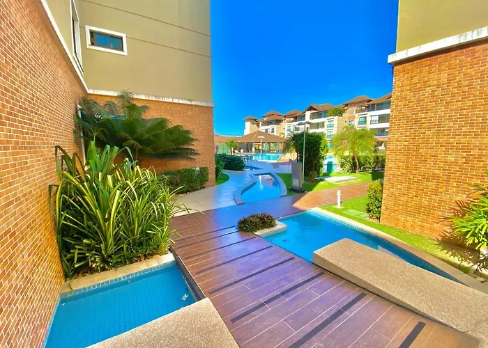 Condomínio Mediterranee Residence por Be My Guest