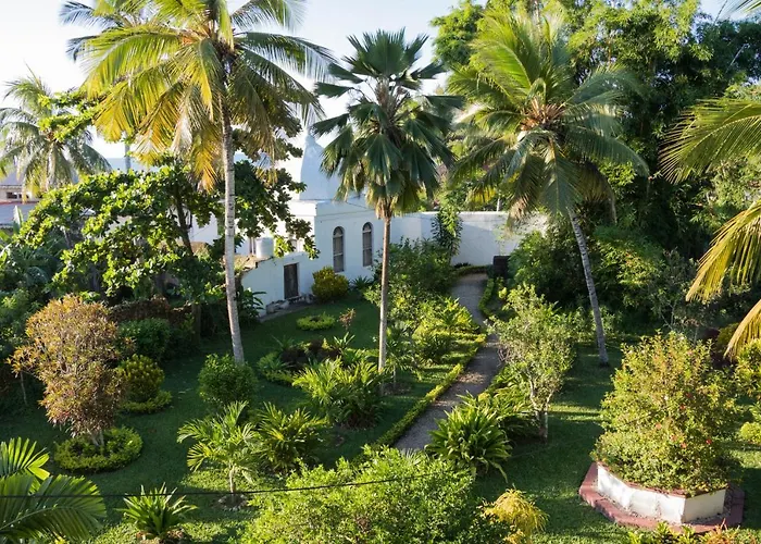 Family Hotel: The House Of Royals