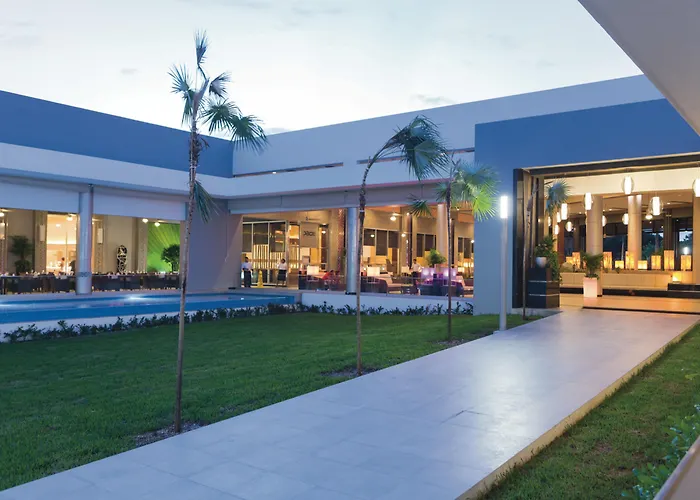 Hotels with tennis Riu Playacar