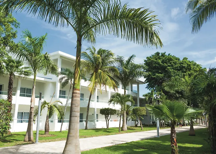 Hotels with tennis Riu Playacar