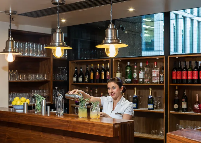 Animaux admis Stg Oxford Street - Formerly St Giles London