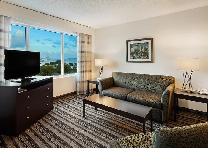 Motel: Holiday Inn Hotel Port Of Miami-Downtown By Ihg
