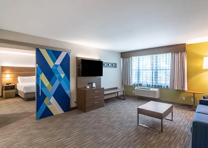 Holiday Inn Express & Suites Camarillo By Ihg
