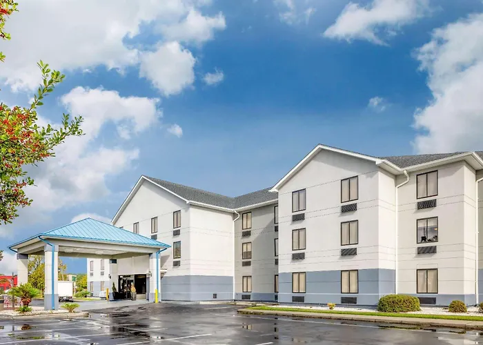 Baymont By Wyndham /Savannah