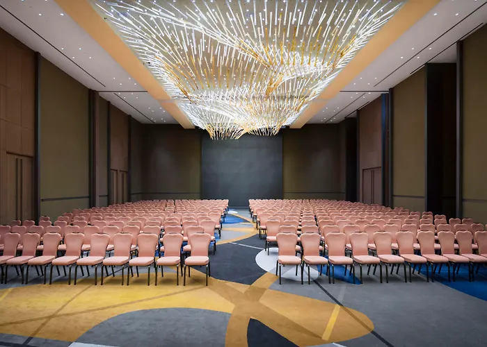 Beach hotel: Sofitel Dubai Downtown
