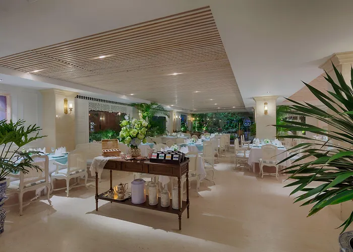 Family Hotel: Au Lac Charner Hotel