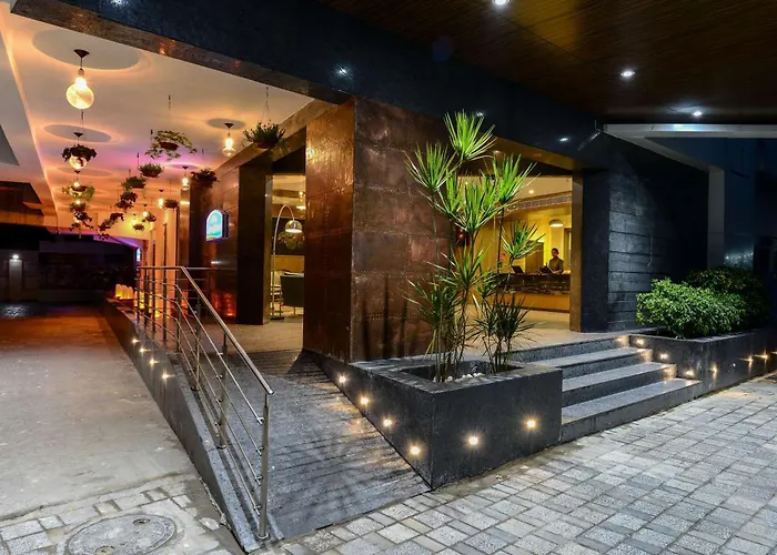 Luxury hotel only: Howard Johnson By Wyndham, Kolkata Airport