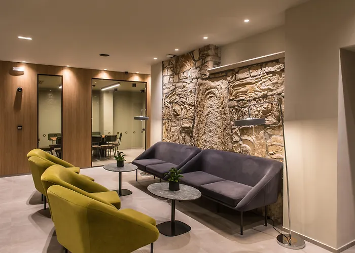  Petousis & Suites