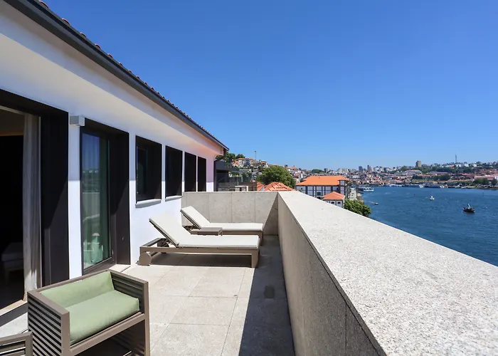 Neya Porto
