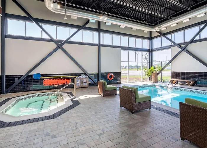 Pet Friendly hotel: Wingate By Wyndham Kanata West Ottawa
