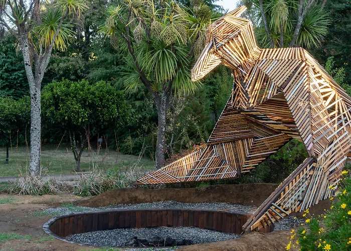 Hotel 3 estrelas: Socialtel Plaza Pucon - Formerly Selina Plaza Pucon