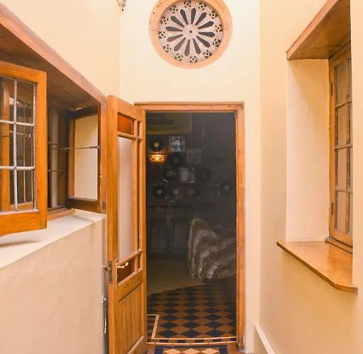 Pets Allowed Hotel Mountain Manor Guest House & Executive Suites