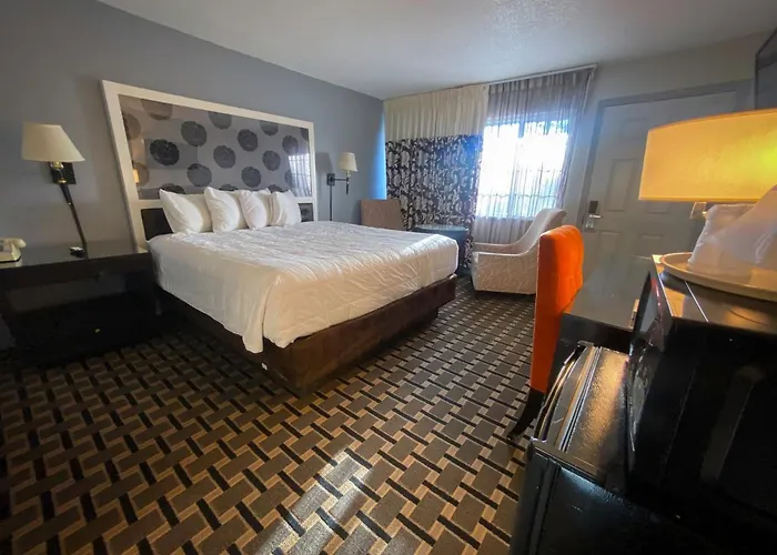 Motels Budget Inn At The Heavenly Gondola