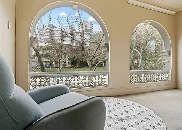Cabin: Panorama Firework View - Classic 4-Level Terrace Style Living In Kirribilli !!!
