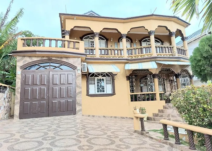 Guest house: Cambridge Mi Casa Ur Casa With Pool And Beach Access