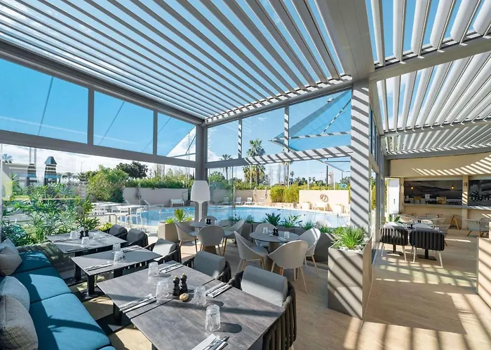 Hotel boutique Apenas: Radisson Hotel Nice Airport