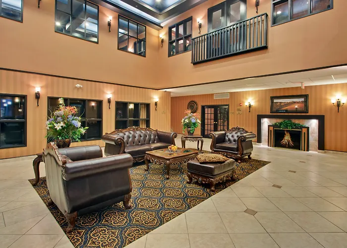 Holiday Inn Express Airport By Ihg
