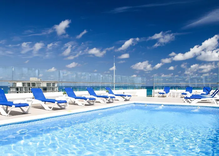 Centraal gelegen hotel: Azure Lofts & Pool