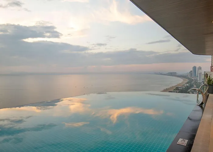 Luxury hotel only: Radisson Hotel Danang