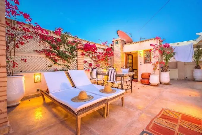 Riad Jaune Safran Entire House