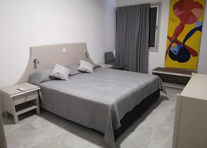 Family Hotel: Sun Hall Beach Hotel Apartments