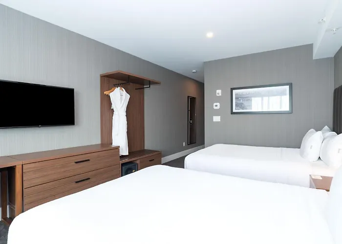 4 star hotel: Sandman Signature Sherwood Park Hotel