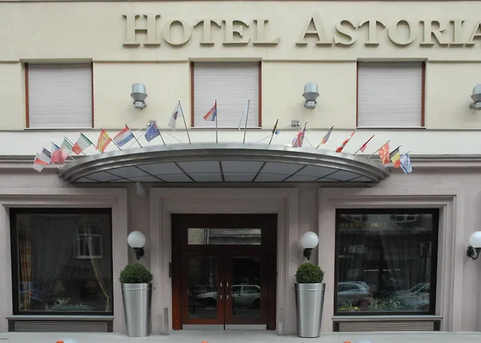Hotel near College: Best Western Premier Hotel Astoria