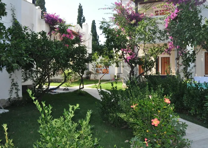 Summer Garden Suites Beach