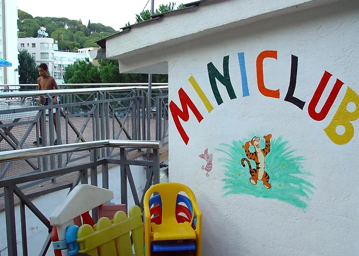 Camping: Camping Bungalows El Far