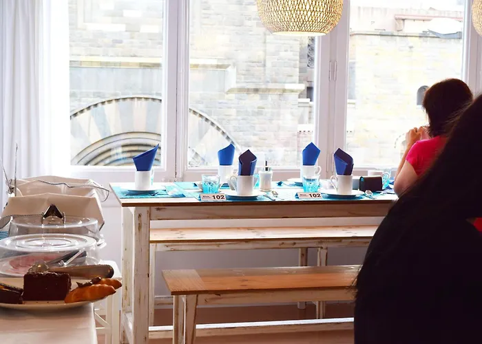 B&B: Blue Barcelona
