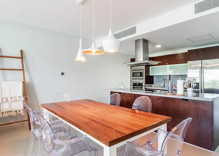 Hotel con tenis: Mareazul Beach Front Condos At playa del Carmen