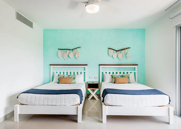 Hotel con tenis: Mareazul Beach Front Condos At playa del Carmen