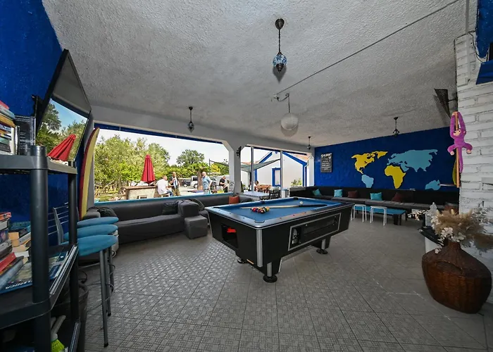 Auberge: The Lazy Monkey Hostel & Apartments