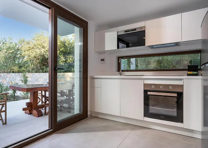 Hotel dichtbij College: Mika Villas & Suites