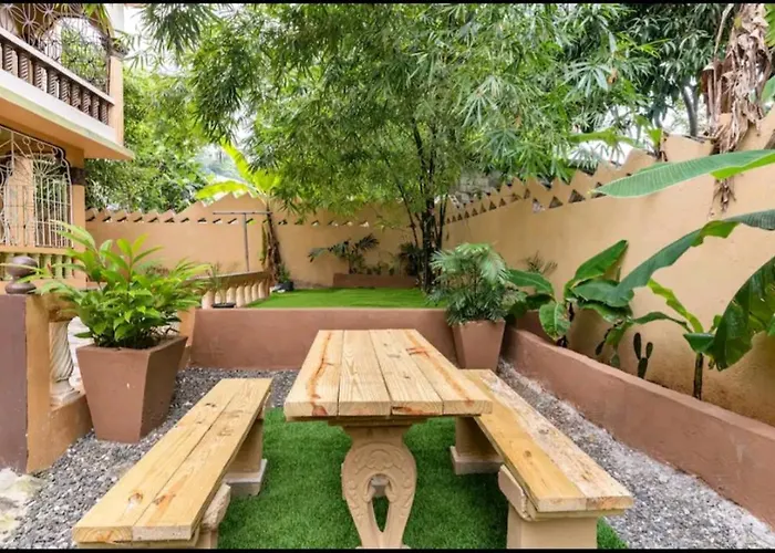 Guest house: Cambridge Mi Casa Ur Casa With Pool And Beach Access