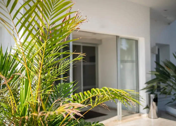 Central hotel: Liquid Hotel Apartments