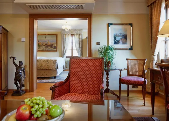 Airport Hotel: Golden Well