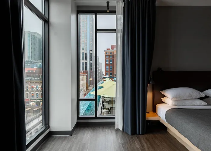 Hotel with Tennis: Moxy Nashville Downtown