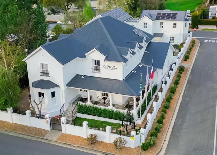  Le Petit Paris