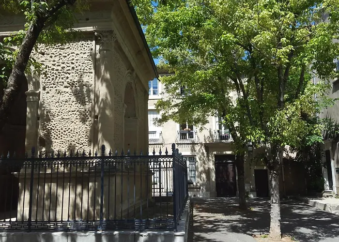 B&B: Chambre De Charme Au Coeur Du Vieux Valence -Confort & Calme