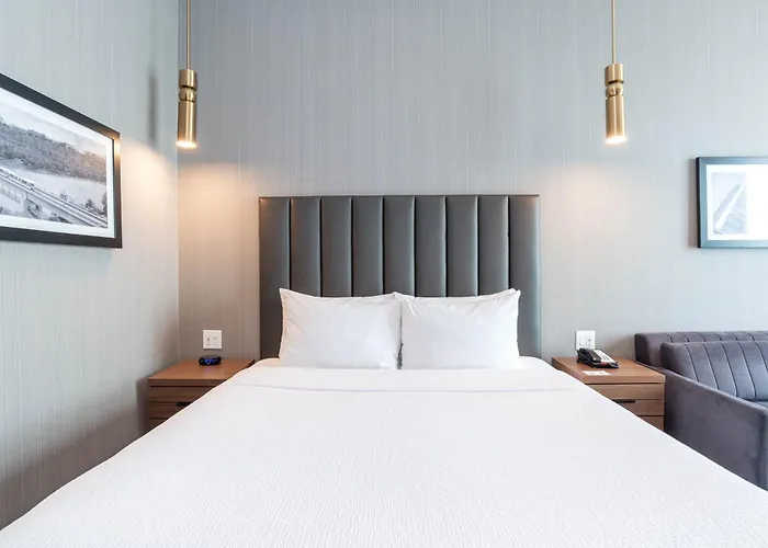 4 star hotel: Sandman Signature Sherwood Park Hotel