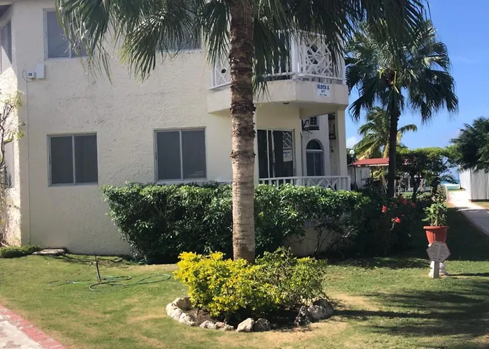 Cheap hotel: Pipers Cove Resort